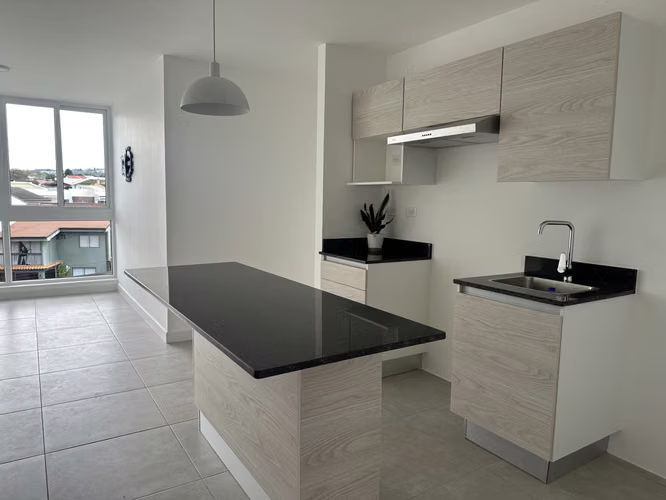 Rento apartamento como nuevo con dos parqueos (1 techado ) Monte Alto Curridabat