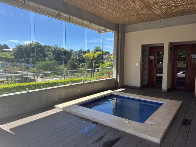SUPER PRECIO/ Parqueo Techado/ Full extras /  modelo grande / balcón en sala / Monte alto Curridabat