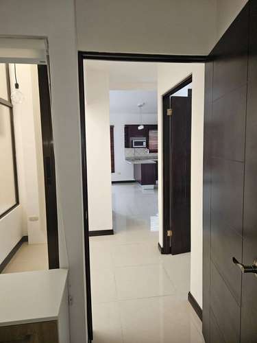 Alquiler en Santa Ana Centro: Apartamento con línea blanca y parqueo para 2 vehículos  - Imagen 2