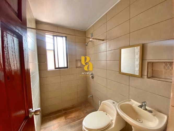 Alquiler de apartamento con terraza y jardín en Escazú. Incluye servicios