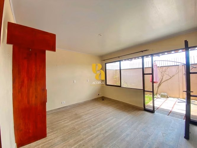 Alquiler de apartamento con terraza y jardín en Escazú. Incluye servicios