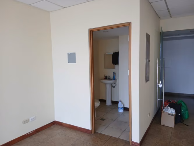 ¡OFICINA EN ALQUILER - TORRES PASEO COLÓN! - Imagen 9