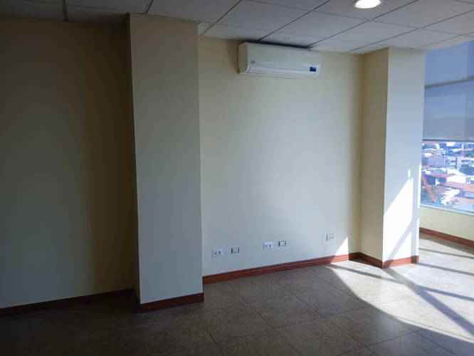 ¡OFICINA EN ALQUILER - TORRES PASEO COLÓN! - Imagen 2