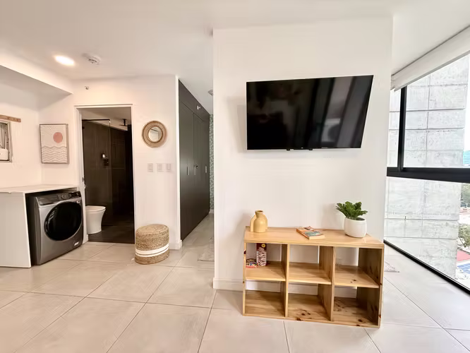 EXCLUSIVO ESTUDIO AMUEBLADO EN NUNCIATURA | 38 M² | BALCÓN, PARQUEO Y AIRE ACONDICIONADO - Imagen 4