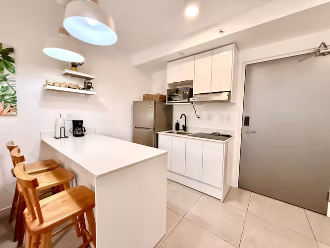 EXCLUSIVO ESTUDIO AMUEBLADO EN NUNCIATURA | 38 M² | BALCÓN, PARQUEO Y AIRE ACONDICIONADO - Imagen 6