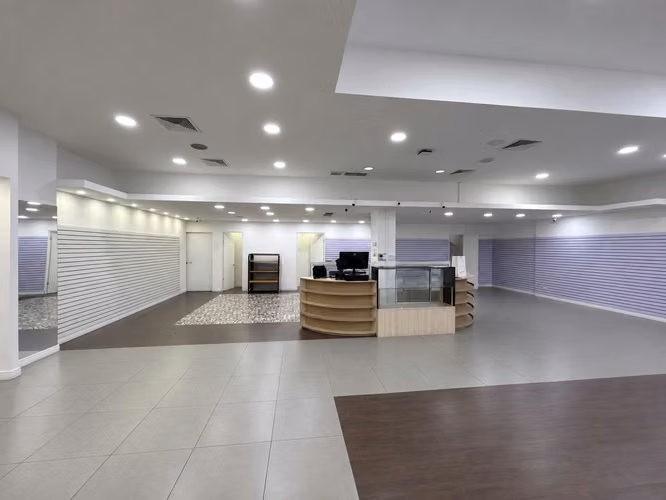 Alquiler de Local Comercial en Excelente Punto en Terramall - Imagen 4