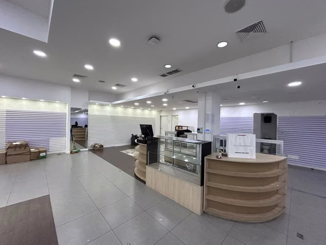 Alquiler de Local Comercial en Excelente Punto en Terramall - Imagen 6