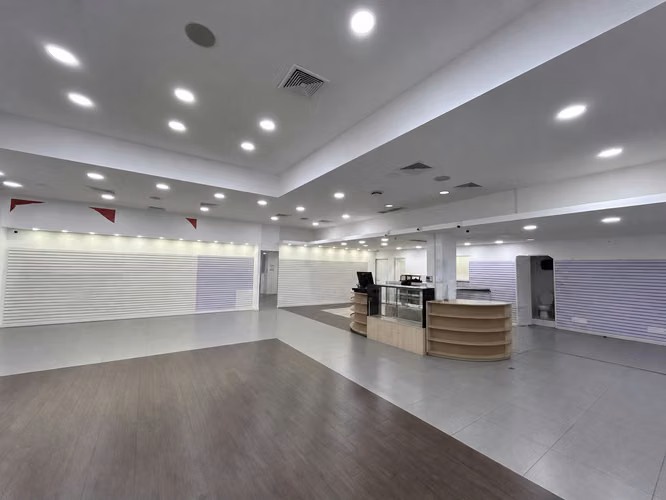 Alquiler de Local Comercial en Excelente Punto en Terramall - Imagen 2