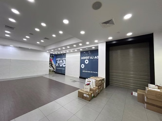 Alquiler de Local Comercial en Excelente Punto en Terramall - Imagen 8