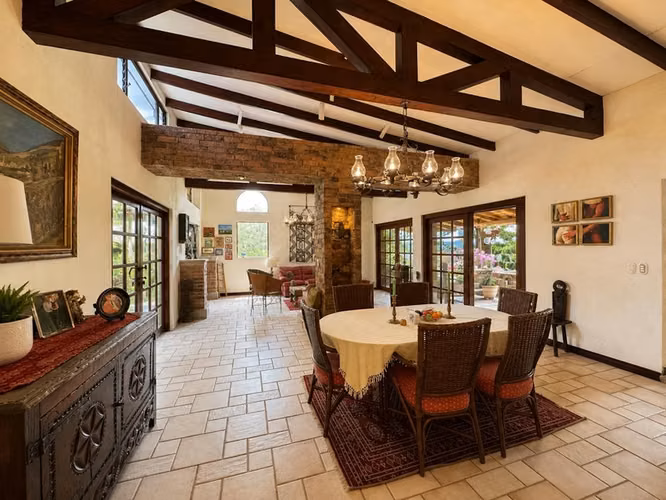 Casa España | Colonial Española de Una Planta con Apartamento Independiente en Escazú ID27413 - Imagen 7