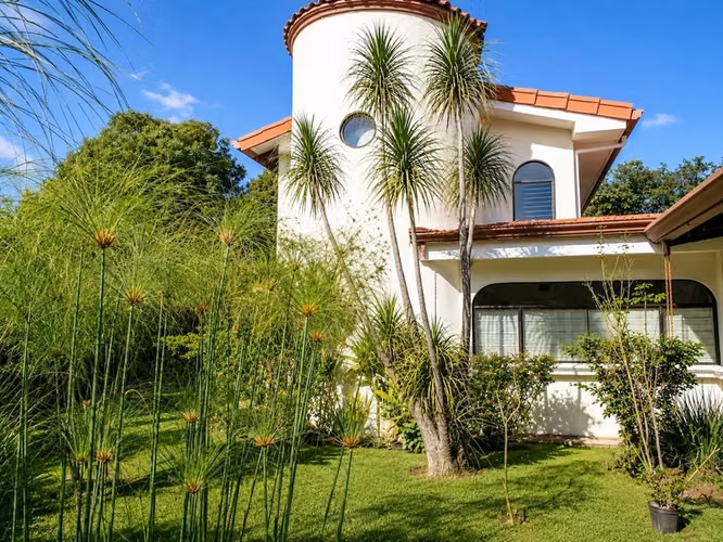 Casa España | Colonial Española de Una Planta con Apartamento Independiente en Escazú ID27413 - Imagen 1