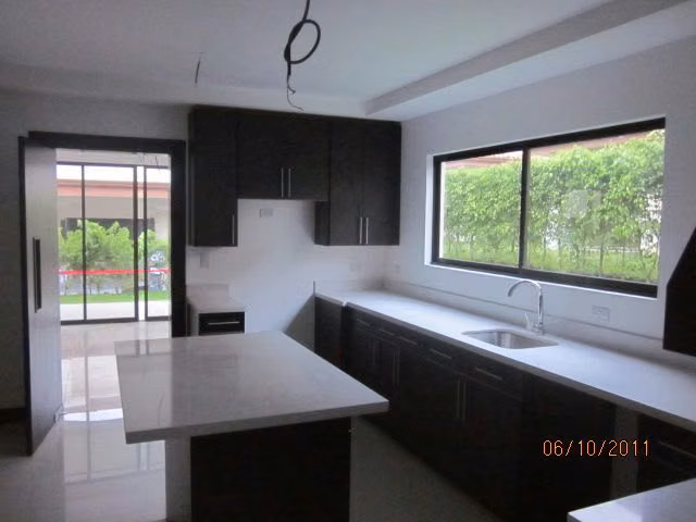 268A / Alquiler / Casa / Grande y lujosa / Condominio Exclusivo - Imagen 5
