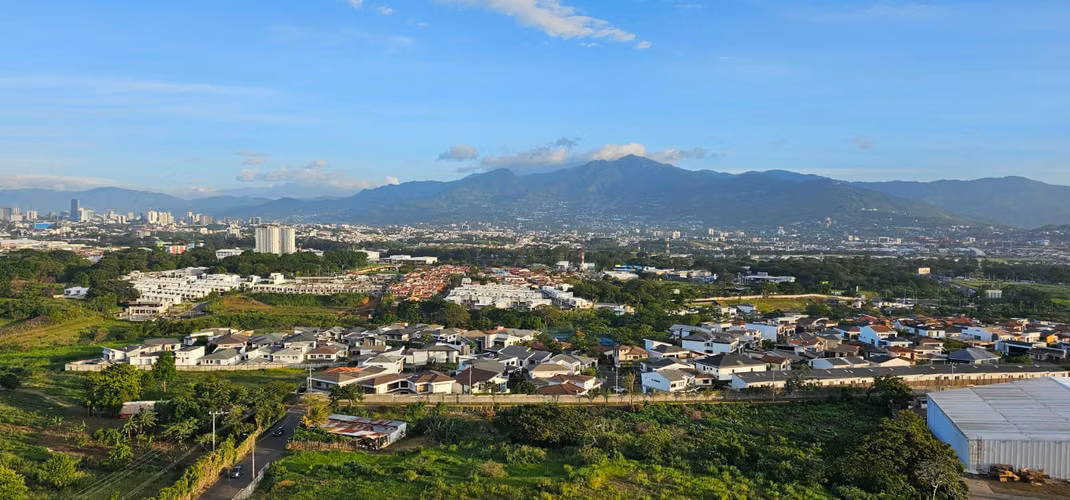 VENTA DE APARTAMENTO DE LUJO EN BARREAL DE HEREDIA