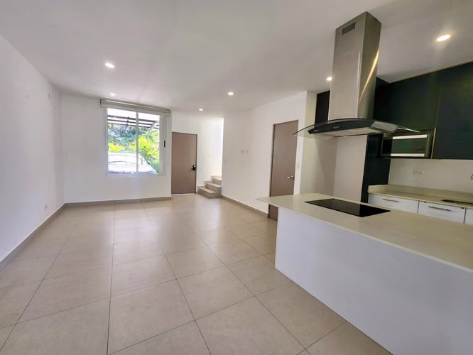 ALQUILER DE CASA EN CONDOMINIO VISTAS DE SANTA ANA, RIO ORO - Imagen 2