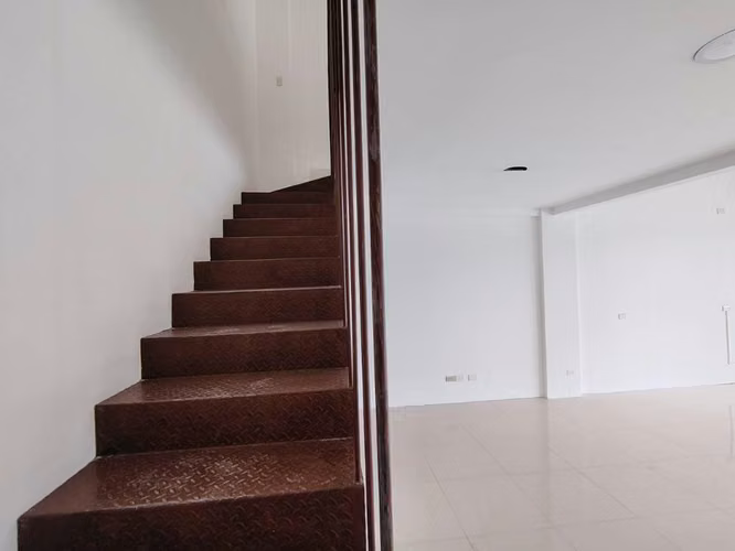 Local Comercial Santa Ana 60m2- parqueo - Imagen 3