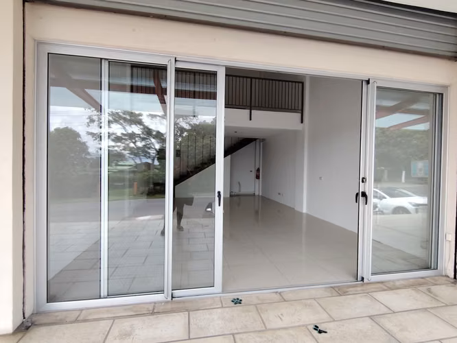 Local Comercial Santa Ana 60m2- parqueo - Imagen 8