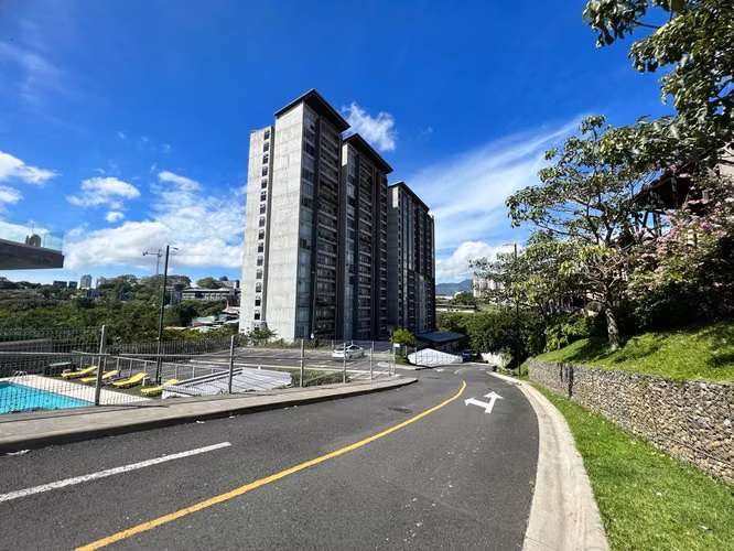 Se alquila apartamento amueblado en condominio en La Uruca con amenidades - Imagen 15