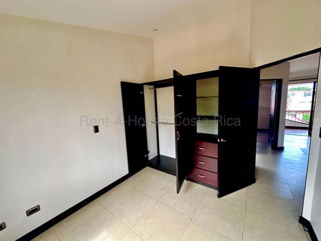 Venta de Propiedad Comercial/Oficina/APTO  en San Pablo de Heredia RZ