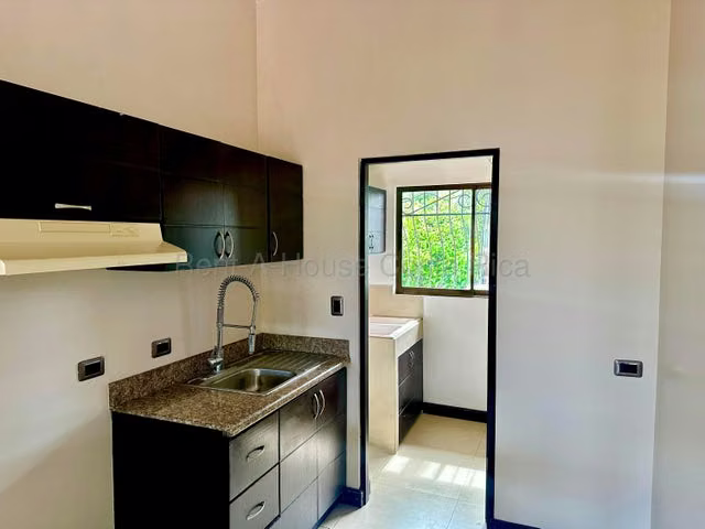 Venta de Propiedad Comercial/Oficina/APTO  en San Pablo de Heredia RZ