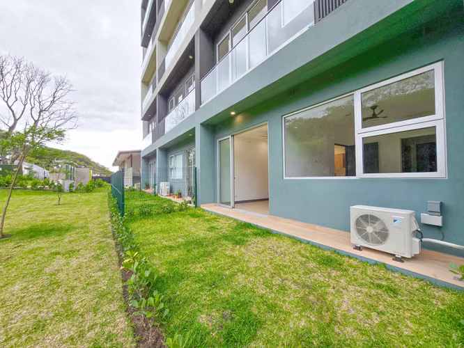 Para estrenar! Lujoso apartamento con jardín y línea blanca en Santa Ana - Imagen 7