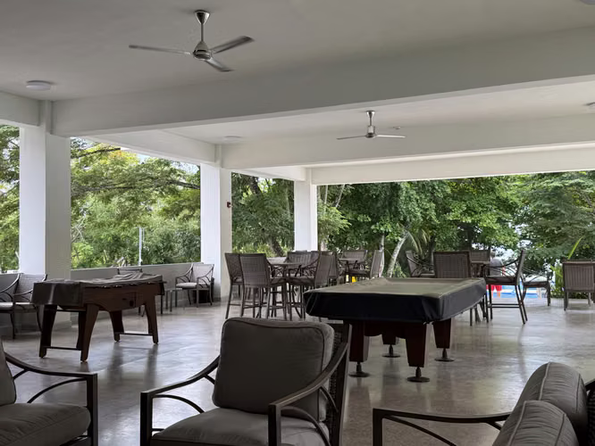 Vende apartamento en condominio Punta Leona, Tárcoles (MV)