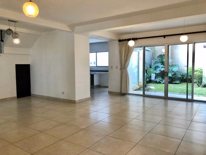 Moderna y amplia casa en condominio de 40 casas (Condominio Solem) - Imagen 2