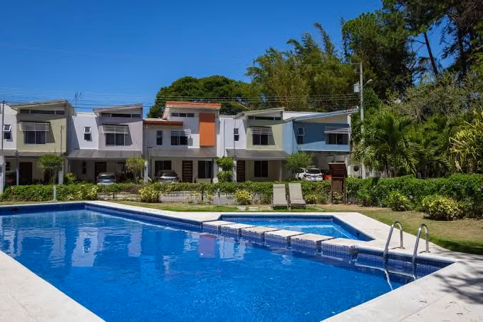 Moderna y amplia casa en condominio de 40 casas (Condominio Solem) - Imagen 8