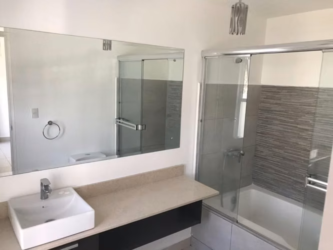 Moderna y amplia casa en condominio de 40 casas (Condominio Solem) - Imagen 4