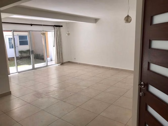 Moderna y amplia casa en condominio de 40 casas (Condominio Solem) - Imagen 12