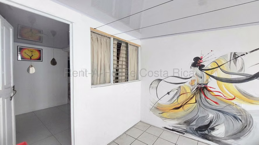 Venta de Casa en Hatillo 5, San José.  27-19 LCV