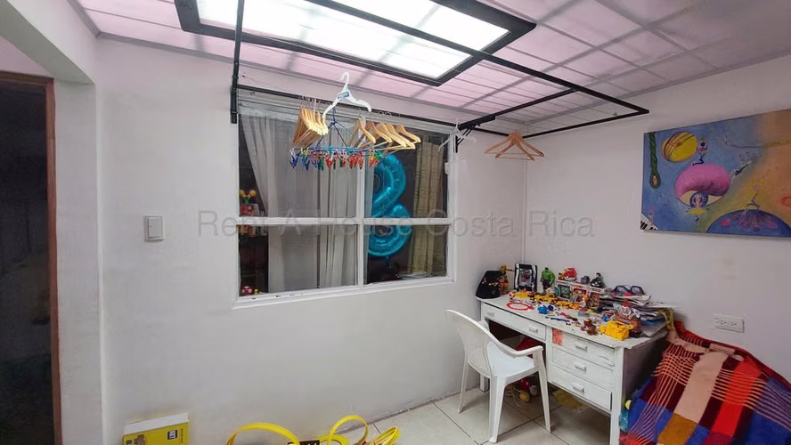 Venta de Casa en Hatillo 5, San José.  27-19 LCV