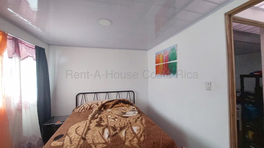 Venta de Casa en Hatillo 5, San José.  27-19 LCV