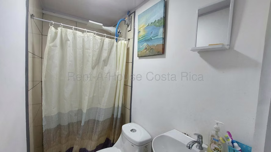 Venta de Casa en Hatillo 5, San José.  27-19 LCV