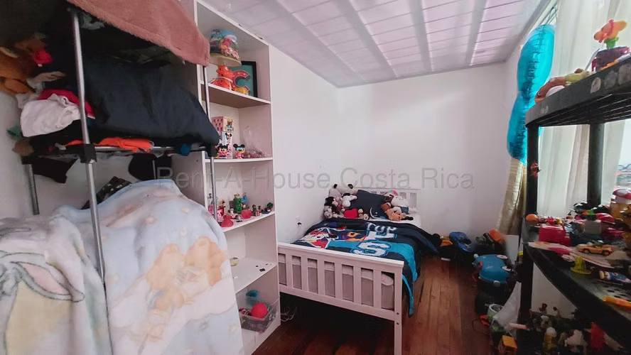 Venta de Casa en Hatillo 5, San José.  27-19 LCV