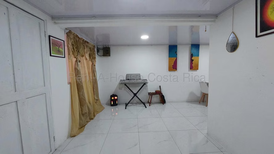 Venta de Casa en Hatillo 5, San José.  27-19 LCV