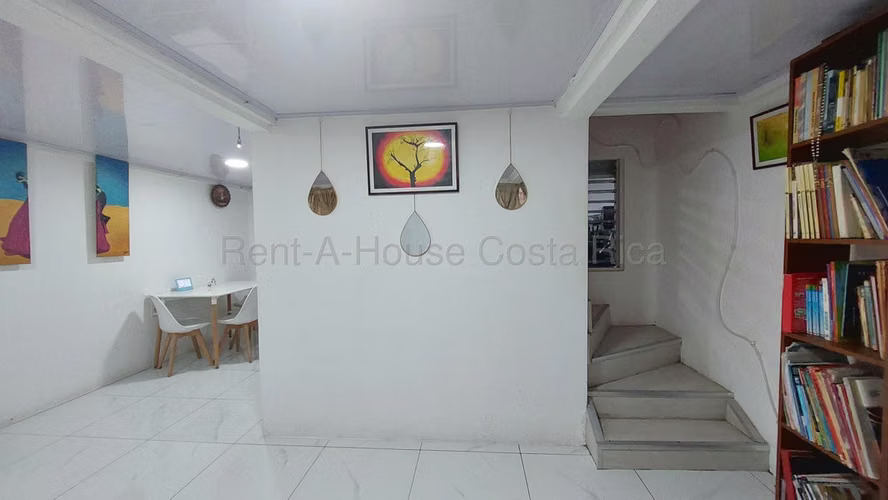 Venta de Casa en Hatillo 5, San José.  27-19 LCV