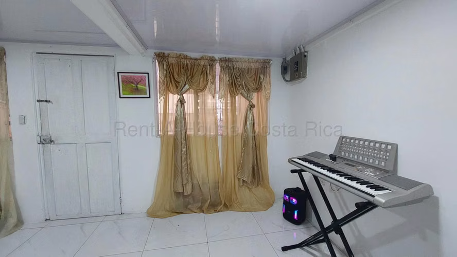 Venta de Casa en Hatillo 5, San José.  27-19 LCV