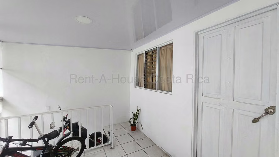 Venta de Casa en Hatillo 5, San José.  27-19 LCV