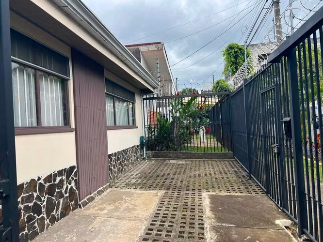 ALQUILER DE CASA EN SABANA OESTE DE UNA PLANTA CON LÍNEA BLANCA - Imagen 5