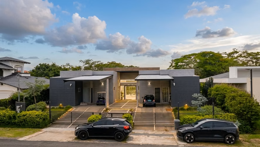 Casa autosostenible con apartamento independiente en Hacienda Los Reyes