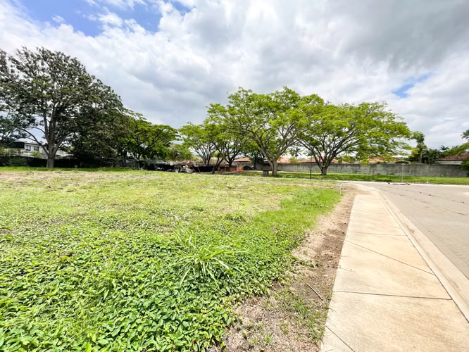 Venta de lote en Condominio Latitud, Santa Ana, Lindora - Imagen 4