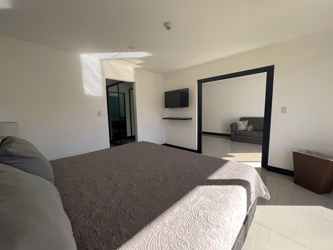 Montesol-13, fino-impecable, L. Blanca, 1 hab, 1 baño, A/C, vista interna, 1 parqueo. - Imagen 11