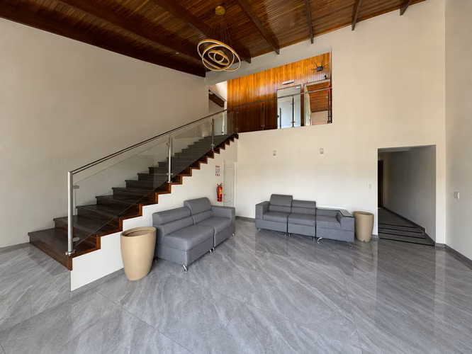 Edificio para clínica u oficinas en alquiler | Taras, Cartago