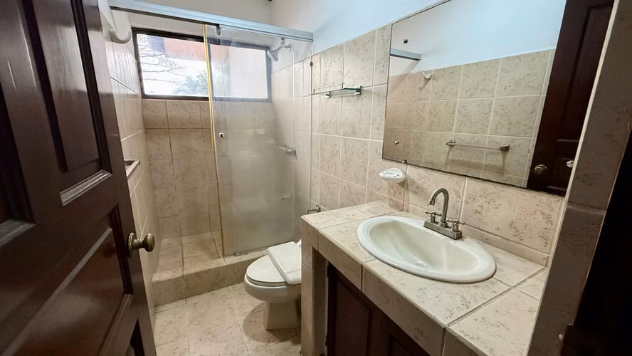 Alquiler de casa Heredia Ciudad Cariari | Vista al Campo de Golf | Calle Privada con Vigilancia - Imagen 16