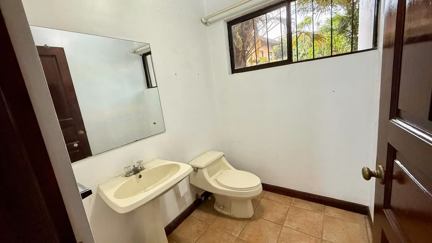 Alquiler de casa Heredia Ciudad Cariari | Vista al Campo de Golf | Calle Privada con Vigilancia - Imagen 9