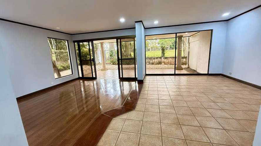 Alquiler de casa Heredia Ciudad Cariari | Vista al Campo de Golf | Calle Privada con Vigilancia - Imagen 4
