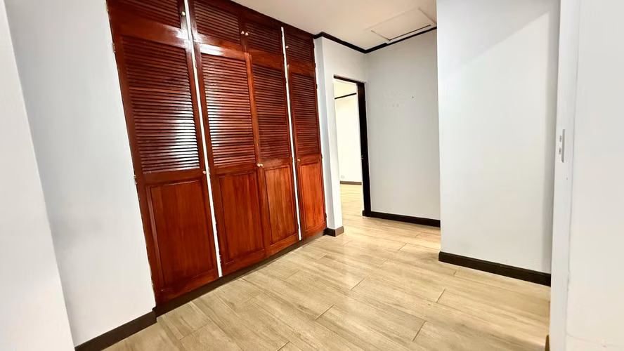 Alquiler de casa Heredia Ciudad Cariari | Vista al Campo de Golf | Calle Privada con Vigilancia - Imagen 12