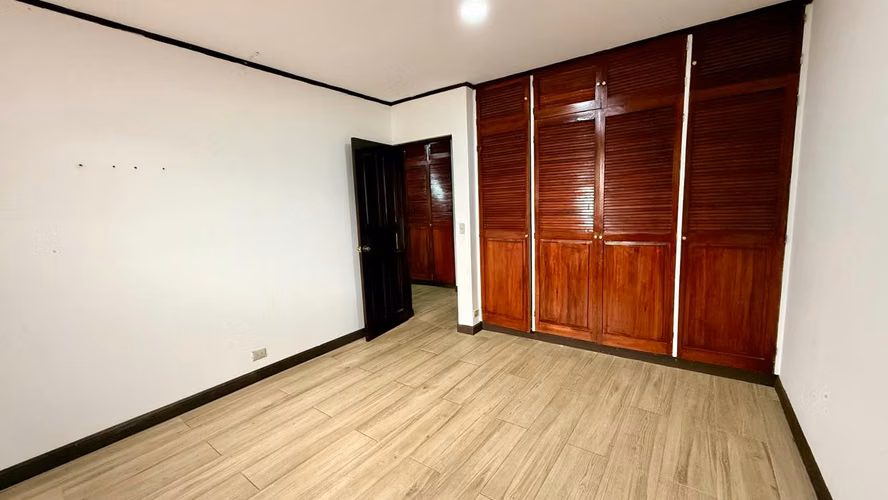Alquiler de casa Heredia Ciudad Cariari | Vista al Campo de Golf | Calle Privada con Vigilancia - Imagen 14