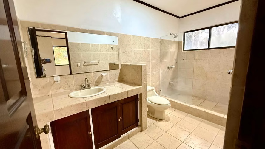 Alquiler de casa Heredia Ciudad Cariari | Vista al Campo de Golf | Calle Privada con Vigilancia - Imagen 18