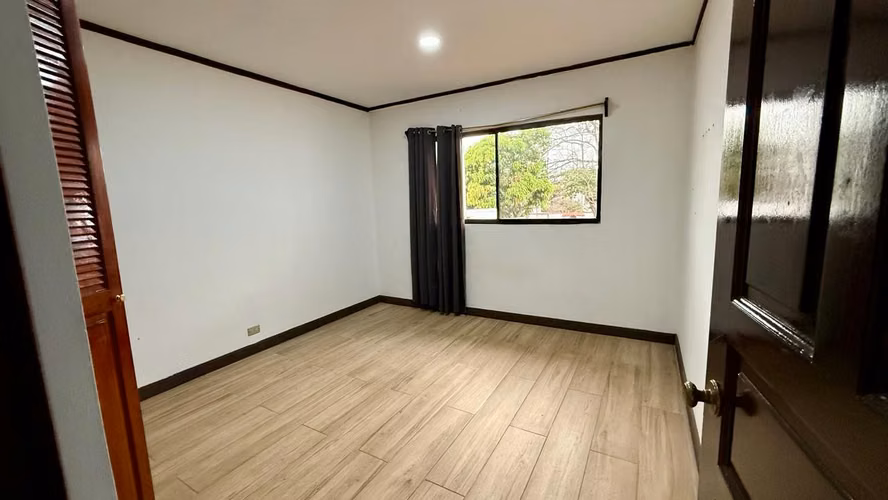 Alquiler de casa Heredia Ciudad Cariari | Vista al Campo de Golf | Calle Privada con Vigilancia - Imagen 13